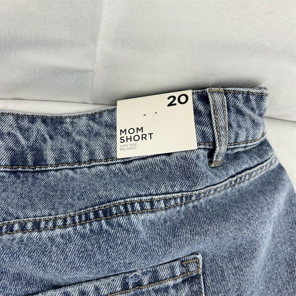 FOREVER 21 Women's High Rise Denim Shorts Distressed Frayed Hem Size 20 NWT - Picture 10 of 12